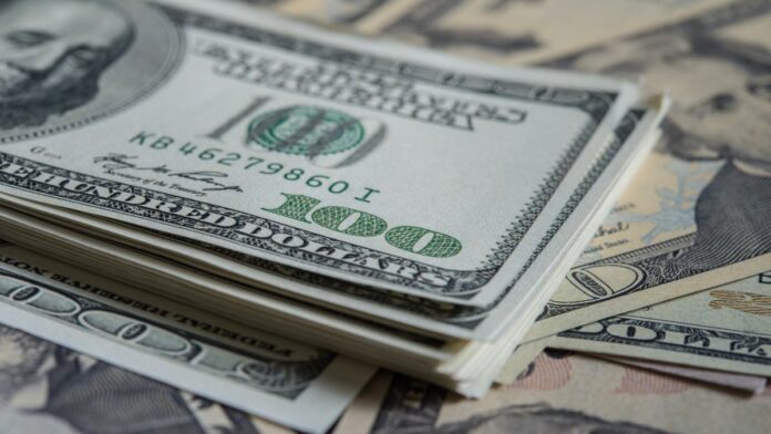 El peso mexicano alcanzó su mejor nivel del año frente al dólar. Foto: Freepik IA