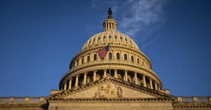 La Cámara de Representantes de Estados Unidos votó este miércoles sobre la resolución contra los aranceles a Canadá. Foto: EFE/Graeme Sloan/Archivo