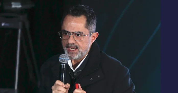 El titular de Profeco, César Iván Escalante, participa este lunes durante una rueda de prensa en la Cineteca Nacional Chapultepec de CDMX. Foto: EFE/Isaac Esquivel