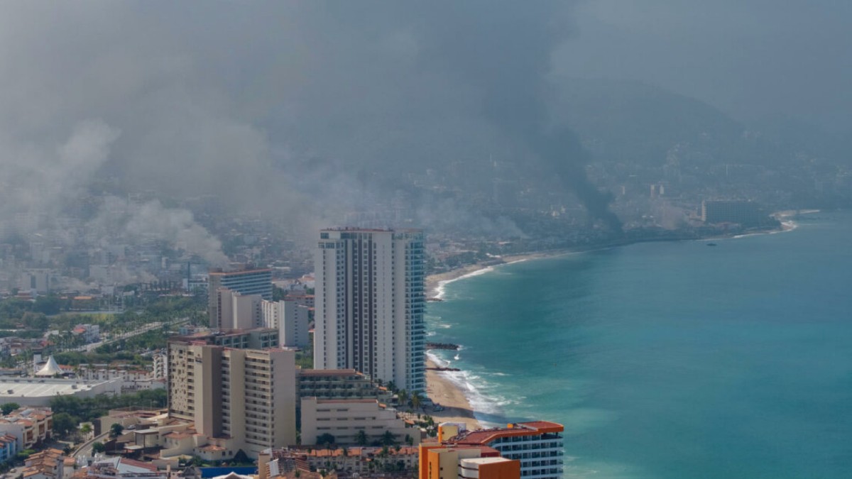 Aerolíneas cancelaron vuelos en Puerto Vallarta tras hechos de violencia en Jalisco. Foto: EFE/Gerardo Santillán Aerolíneas cancelaron vuelos en Puerto Vallarta tras hechos de violencia en Jalisco. Foto: EFE/Gerardo Santillán