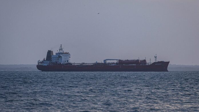 Un barco que transporta petróleo en el Lago de Maracaibo, Venezuela. Foto: EFE/Henry Chirinos/Archivo