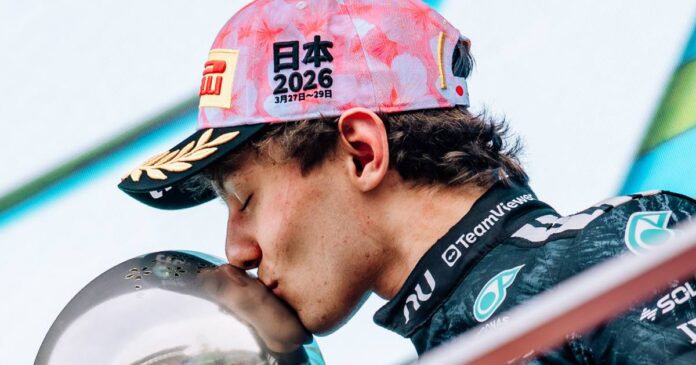 El piloto italiano Andrea Kimi Antonelli celebra su victoria en el Gran Premio de Japón de Fórmula 1 en el circuito de Suzuka. Foto: @F1