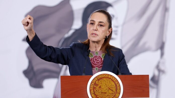 La presidenta de México, Claudia Sheinbaum, durante su conferencia matutina en Palacio Nacional hoy lunes 2 de marzo de 2026. Foto: EFE/Sáshenka Gutiérrez