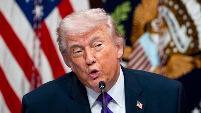 Trump se reunió con contratistas militares que prometieron aumentar la producción de armamento avanzado. Foto: EFE/EPA/Bonnie Cash/POOL/Archivo