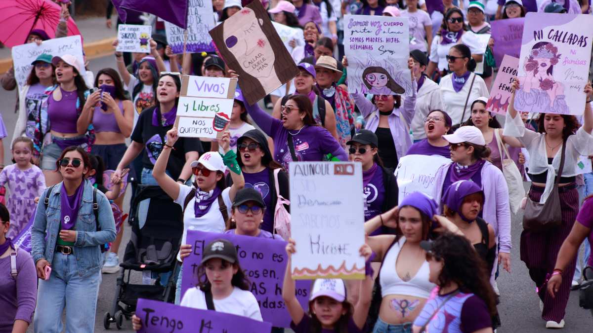 Miles de mujeres marcharon en Ciudad de México durante la movilización del 8M. Foto: EFE/David Martínez Pelcastre