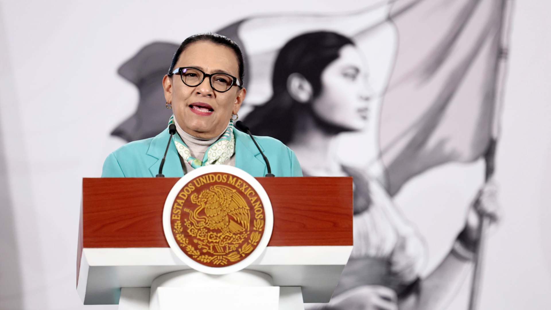 La secretaria de Gobernación, Rosa Icela Rodríguez, habla en una conferencia de prensa este jueves en Palacio Nacional. Foto: EFE/José Méndez