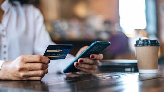 El uso de pagos digitales en México crece, pero el efectivo sigue predominando en la mayoría de las transacciones. Foto: Freepik IA