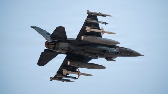 Un F-16 de la Fuerza Aérea de Estados Unidos en Medio Oriente durante los ataques militares en contra de Irán. Foto: Fuerza Aérea de EE.UU.