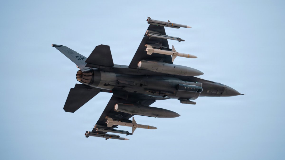 Un F-16 de la Fuerza Aérea de Estados Unidos en Medio Oriente durante los ataques militares en contra de Irán. Foto: Fuerza Aérea de EE.UU. Un F-16 de la Fuerza Aérea de Estados Unidos en Medio Oriente durante los ataques militares en contra de Irán. Foto: Fuerza Aérea de EE.UU.