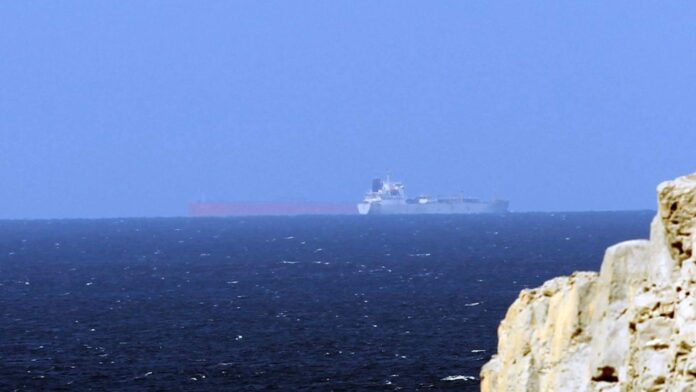 El estrecho de Ormuz es clave para el suministro mundial de petróleo y centro del conflicto. Foto: EFE/Ali Haider/Archivo