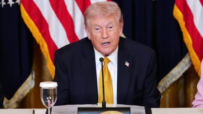 El presidente de Estados Unidos, Donald Trump, afirmó que Mojtaba Jameneí podría estar muerto tras los bombardeos en Irán. Foto: EFE/EPA/Aaron Schwartz/Pool