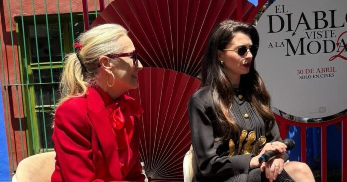 Meryl Streep y Anne Hathaway durante la pasarela en Ciudad de México para presentar la secuela de The Devil Wears Prada. Foto: @AnneeJHathaway