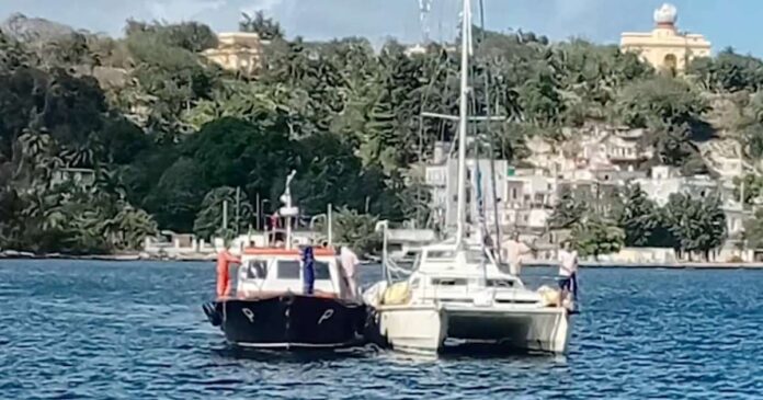 Embarcaciones de la Secretaría de Marina durante labores de búsqueda y rescate en el Caribe mexicano. Foto: Semar