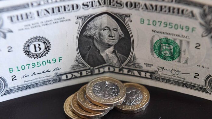El peso mexicano registró su mayor caída frente al dólar desde abril de 2025. Foto: EFE/Andy Rain/Archivo