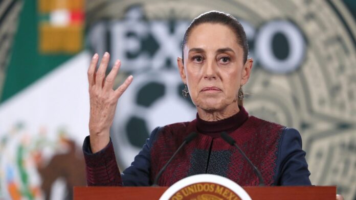 La presidenta Claudia Sheinbaum aseguró que la FIFA quedó satisfecha tras reunión con autoridades mexicanas sobre seguridad para el Mundial. Foto: EFE/Mario Guzmán