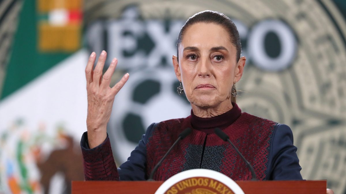 La presidenta Claudia Sheinbaum aseguró que la FIFA quedó satisfecha tras reunión con autoridades mexicanas sobre seguridad para el Mundial. Foto: EFE/Mario Guzmán