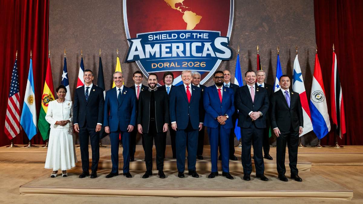 El presidente de Estados Unidos, Donald Trump, y otros mandatarios de Latinoamérica, donde no fue invitado México, en una cumbre en Miami contra el narcotráfico. Foto: @WhiteHouse en X