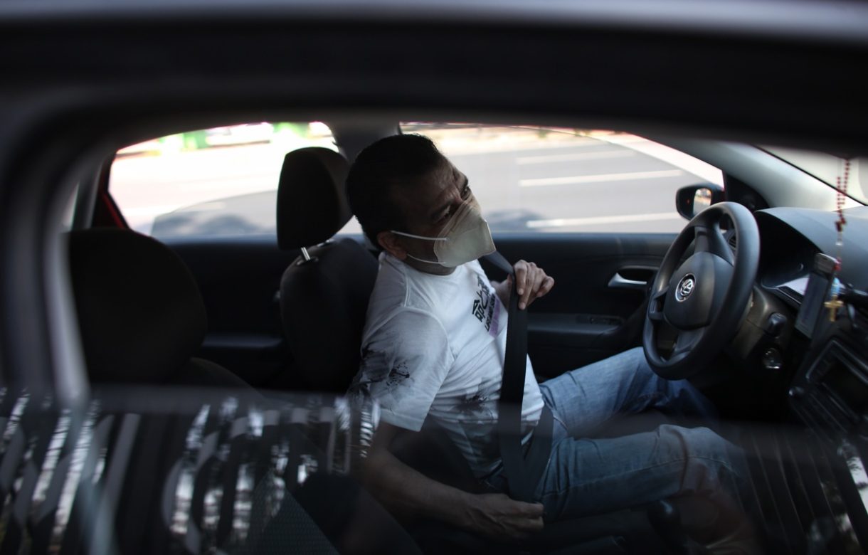 Conductores de Uber buscan operar en aeropuertos mexicanos tras un fallo judicial que impide sanciones. Foto: EFE/Sáshenka Gutiérrez/Archivo