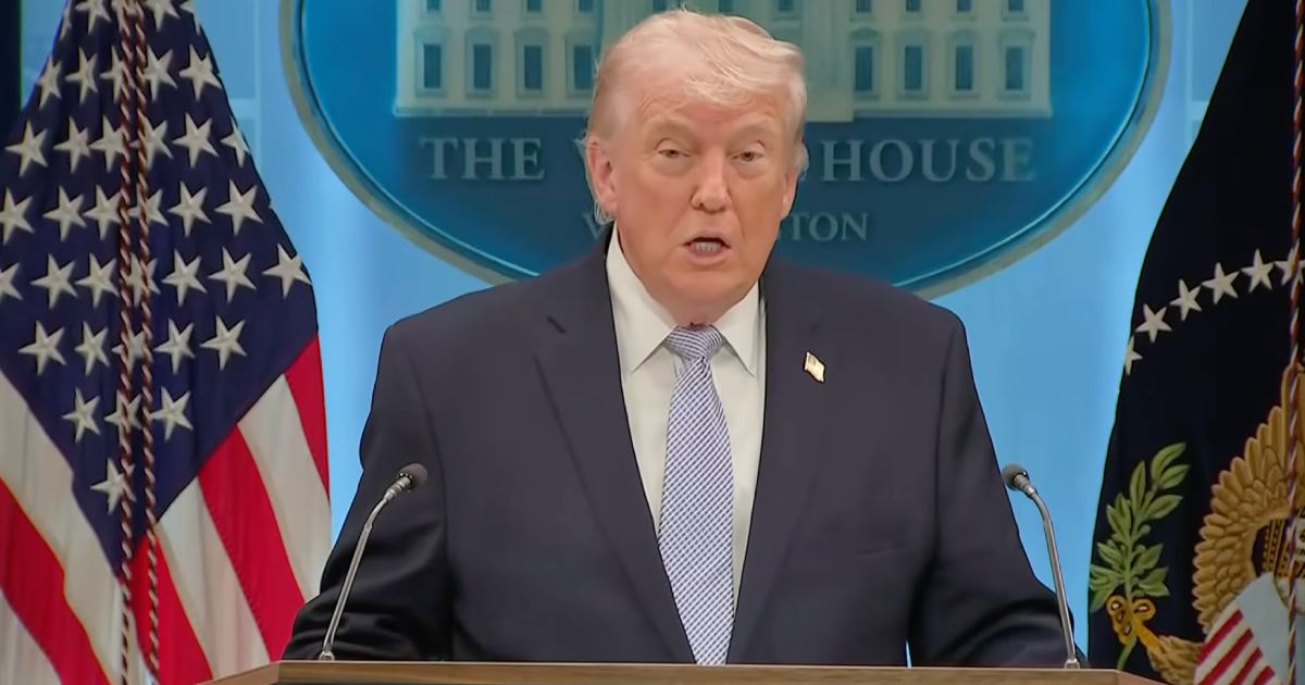 El presidente de Estados Unidos, Donald Trump, durante declaraciones sobre el conflicto con Irán en la Casa Blanca. Foto: Tomada de YouTube