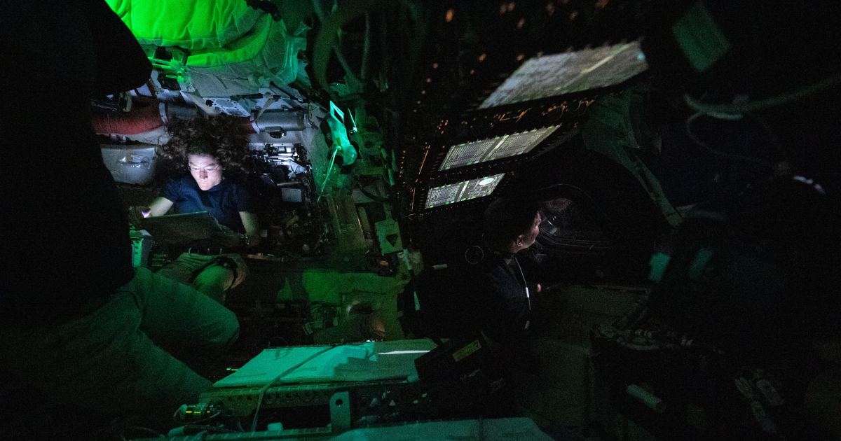 Astronautas de Artemis II se preparan para observar la cara oculta de la Luna desde la nave Orión. Foto: NASA