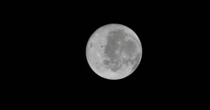 La tripulación de Artemis II durante su histórico viaje alrededor de la Luna. Foto: NASA
