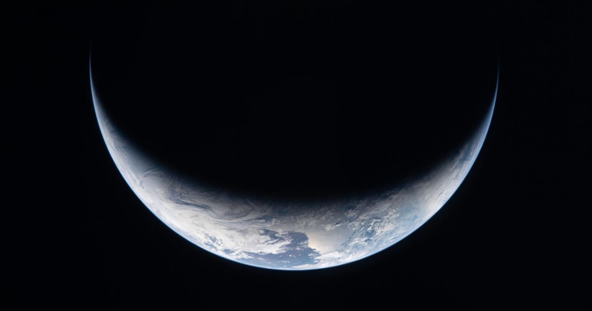 Una imagen capturada por la misión Artemis II de la NASA que prepara su regreso a la Tierra con un amerizaje en el Pacífico tras completar una histórica órbita lunar. Foto: NASA