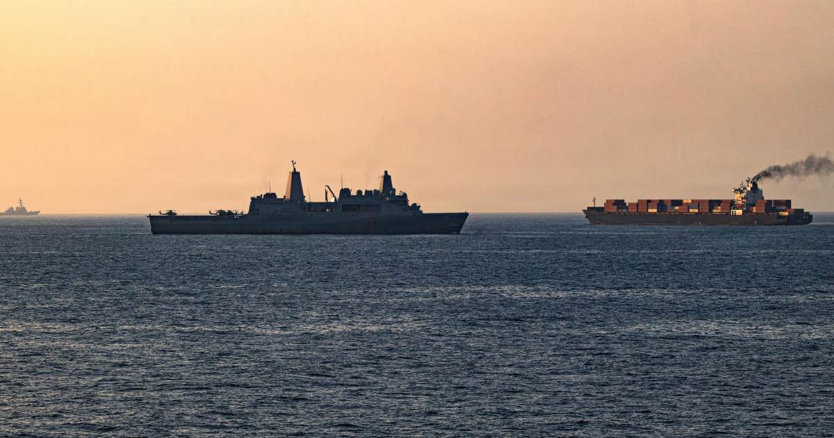 El estrecho de Ormuz, clave para el comercio energético mundial, sigue en el centro de la tensión entre EE.UU. e Irán. Foto: Comando de Guerra EE.UU.