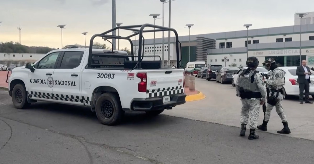 Elementos de la Guardia Nacional custodian uno de los hospitales donde se encuentran los lesionados por el tiroteo en Teotihuacán en contra de turistas. Foto: Tomada de X