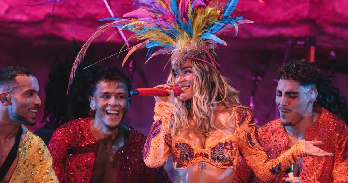 Karol G durante su presentación en Coachella, donde anunció su nueva gira mundial. Foto: Instagram