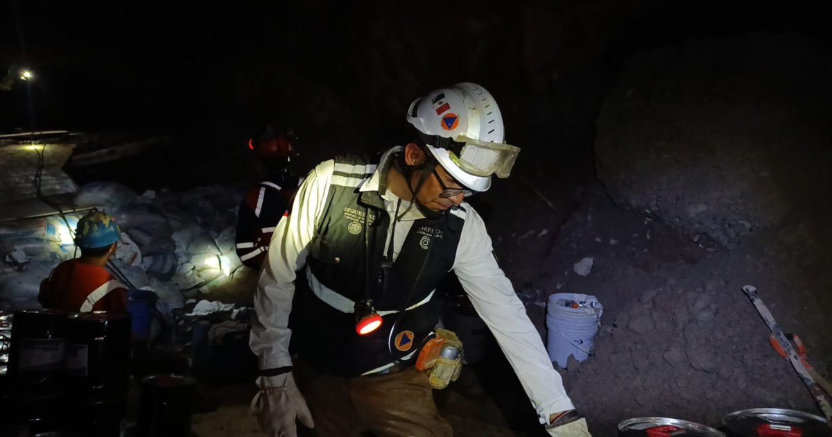 Equipos de rescate trabajan en la mina Santa Fe, en Sinaloa, para localizar a los mineros atrapados. Foto: @CNPC_MX en X