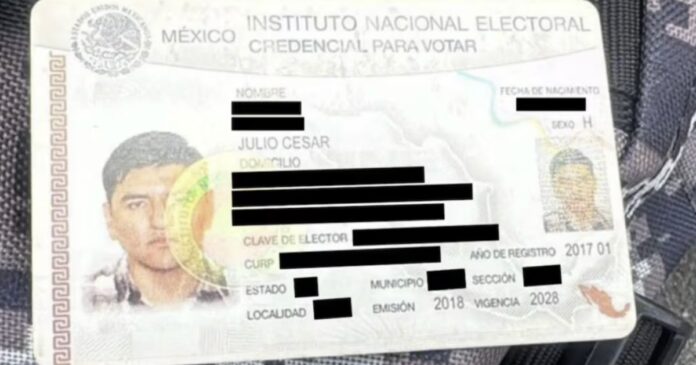 Una credencial del INE que tenía entre sus pertenencias el autor del atentado en Teotihuacán. Foto: Tomada de X