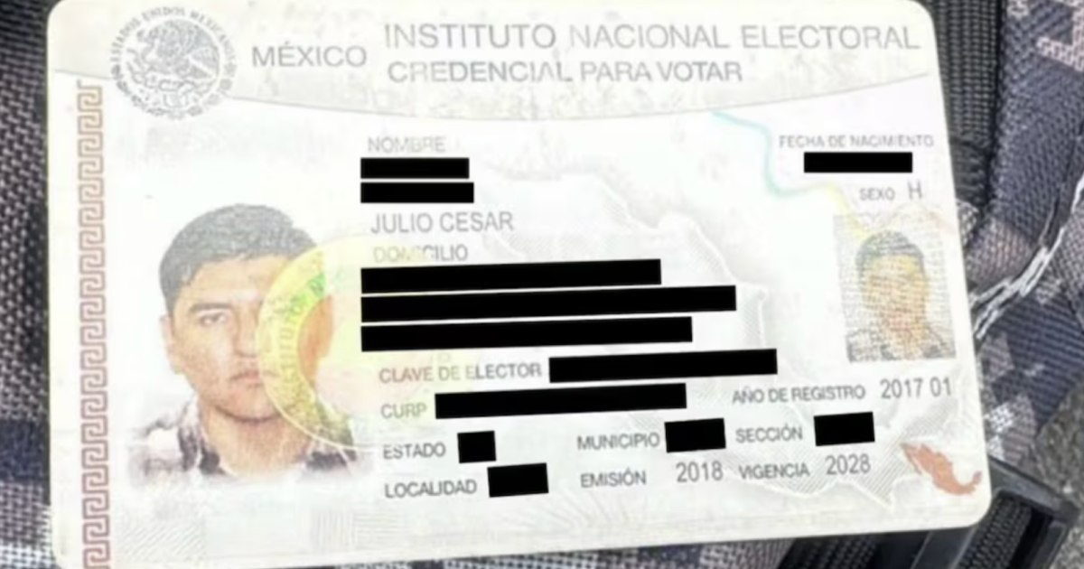 Una credencial del INE que tenía entre sus pertenencias el autor del atentado en Teotihuacán. Foto: Tomada de X