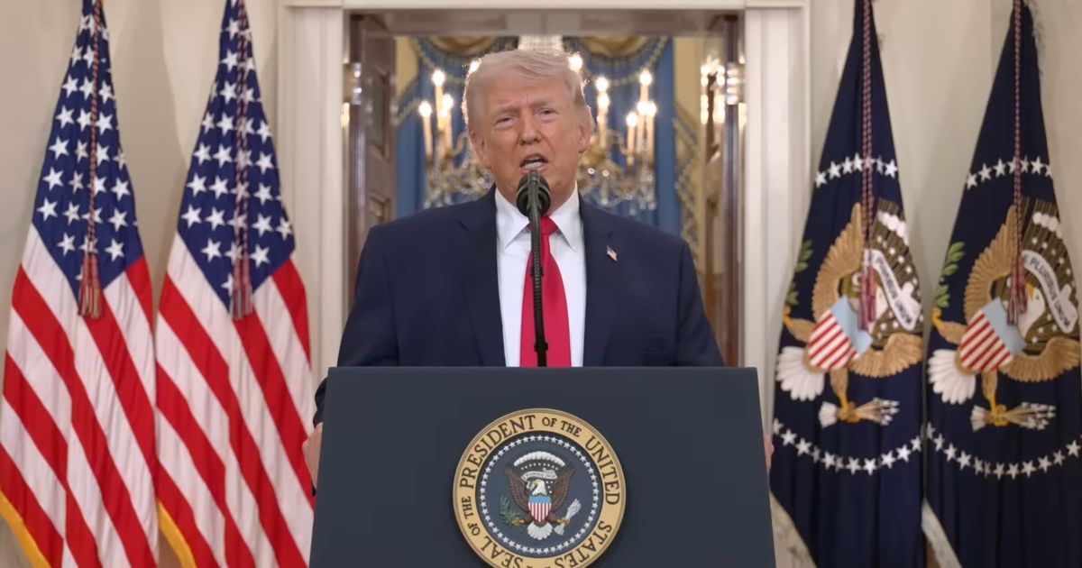 El presidente de Estados Unidos, Donald Trump, durante un mensaje en la Casa Blanca el pasado 1 de abril de 2026. Foto: YouTube White House