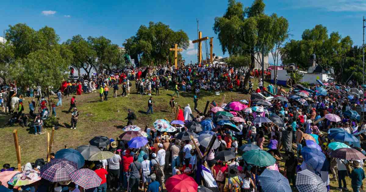 Miles de personas participan en el viacrucis de Iztapalapa, una de las tradiciones más emblemáticas de México. Foto: Alcaldía Iztapalapa