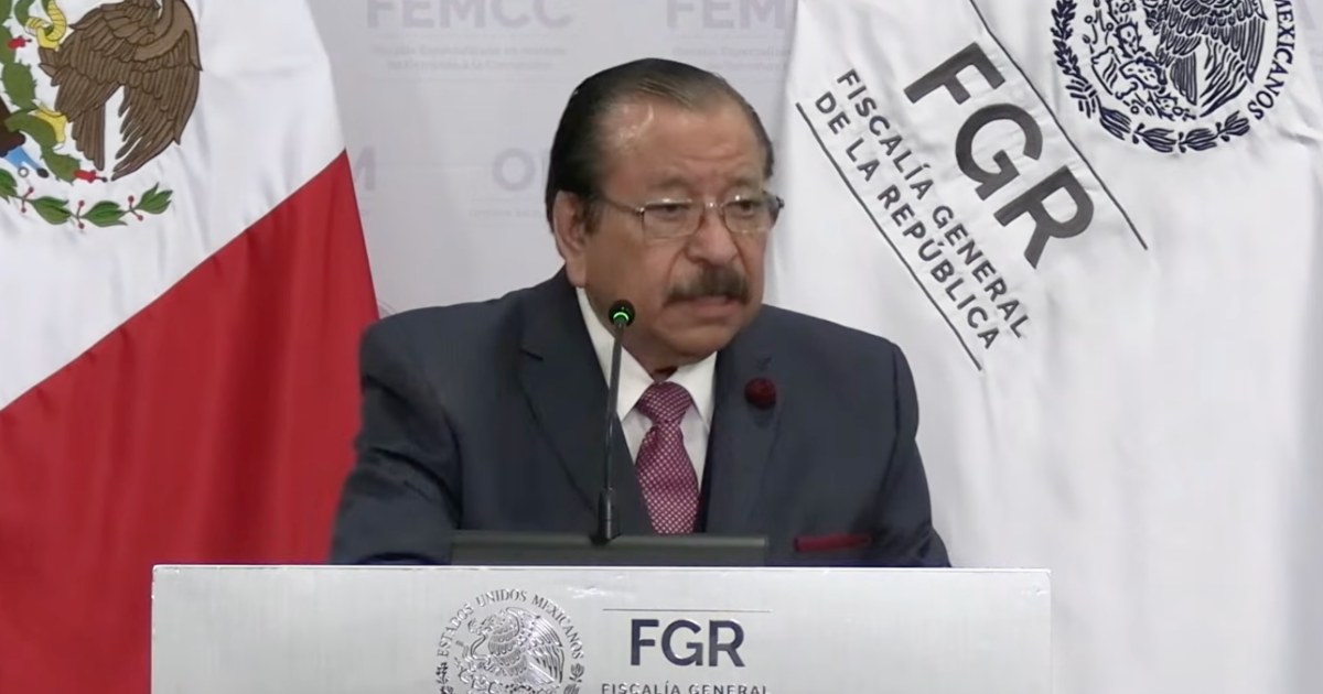 Raúl Jiménez Vásquez, fiscal especializado de Control Competencial de la FGR, en una conferencia de prensa este viernes 1 de mayo de 2026. Foto: Tomada de YouTube