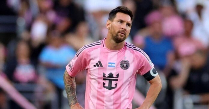 Lionel Messi abandonó el partido del Inter Miami tras presentar molestias en la pierna izquierda. Foto: Tomada de X