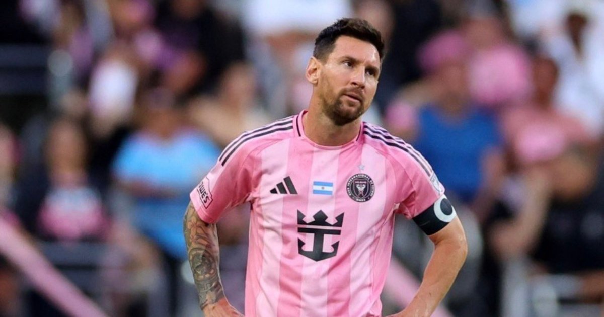Lionel Messi abandonó el partido del Inter Miami tras presentar molestias en la pierna izquierda. Foto: Tomada de X