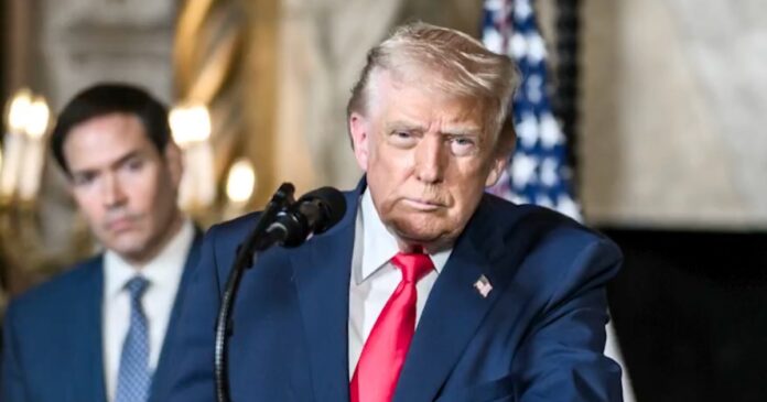 Donald Trump aseguró que Cuba atraviesa una crisis y está buscando apoyo internacional. Foto: White House/Archivo