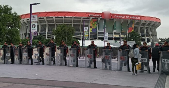 Autoridades desplegaron miles de elementos de seguridad y cierres viales por el partido entre México y Chequia en la CDMX. Foto: SSC-CDMX