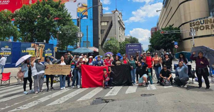 Integrantes de la CNTE y normalistas de Ayotzinapa mantuvieron movilizaciones y protestas mientras la Asamblea Nacional Representativa define las próximas acciones del movimiento. Foto: CNTE