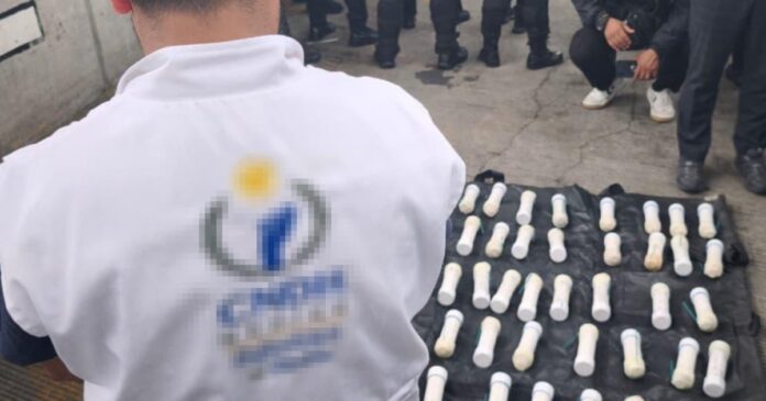 Elementos de la SSC aseguraron 59 artefactos explosivos durante revisiones a autobuses de manifestantes que viajaban hacia la Ciudad de México. Foto: SSC-CDMX