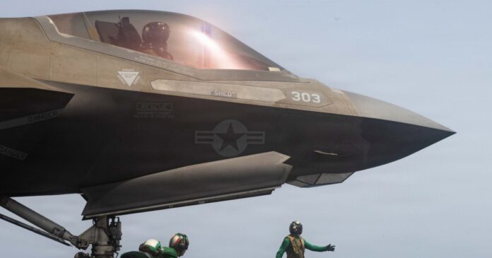 Estados Unidos lanzó ataques de precisión contra objetivos iraníes tras el derribo de un helicóptero Apache cerca del estrecho de Ormuz. Foto: Departamento de Guerra EE.UU.