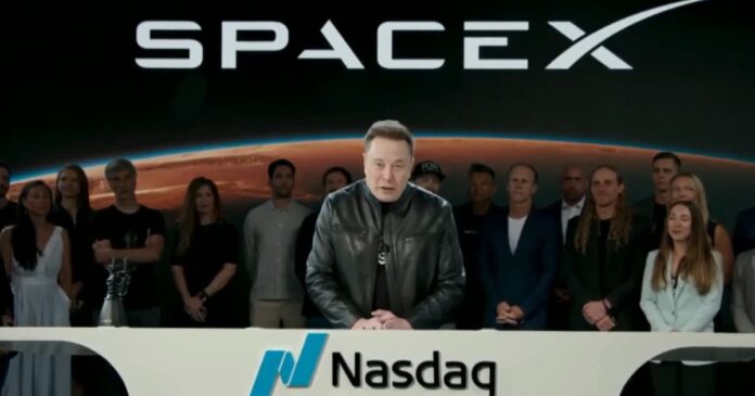Elon Musk alcanzó una fortuna superior al billón de dólares tras el histórico debut de SpaceX en la bolsa de valores de Estados Unidos. Foto: Tomada de X