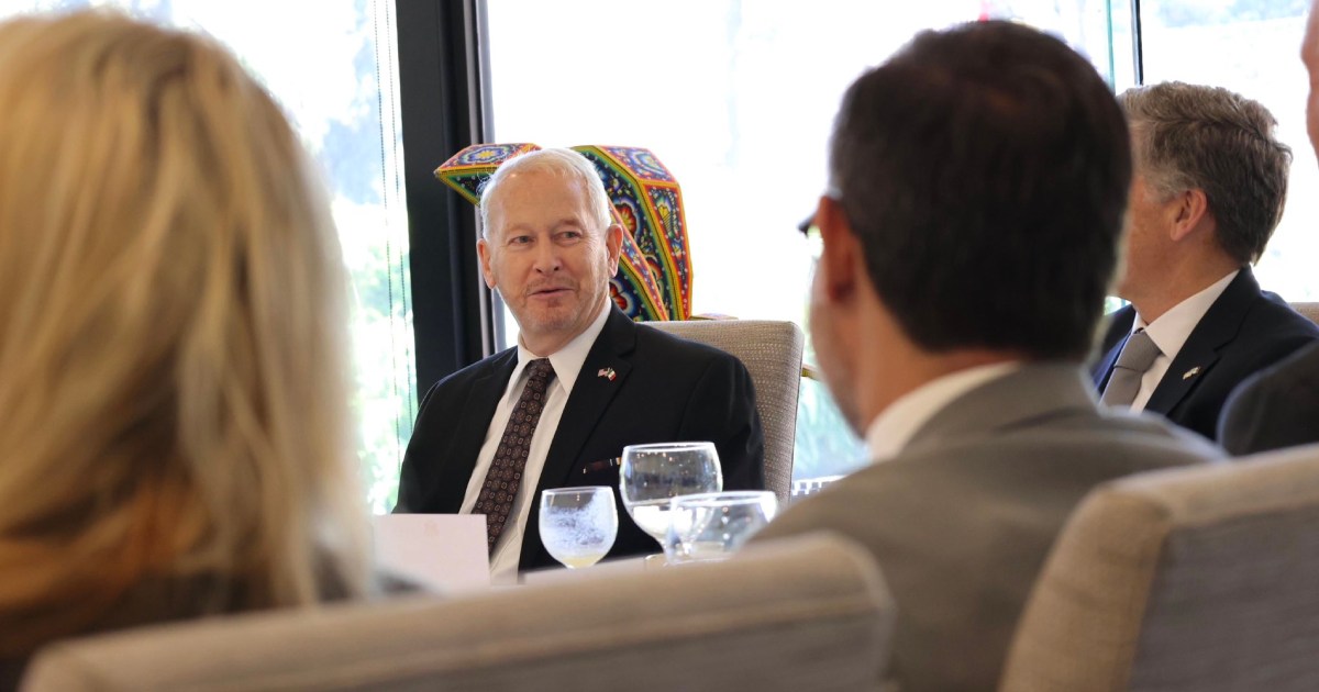 El embajador Ronald Johnson afirmó que la lucha contra los cárteles debe unir a México y Estados Unidos, no dividirlos. Foto: @USAmbMex en X/Archivo