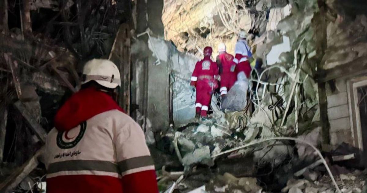 Los equipos de respuesta rápida de la Media Luna Roja iraní, junto con instalaciones logísticas, de socorro y médicas tras los ataques de Israel. Foto: Media Luna Roja X