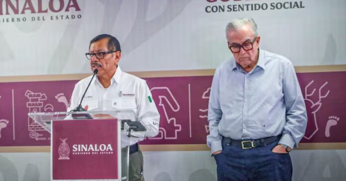 Gerardo Mérida Sánchez (der), exsecretario de Seguridad de Rubén Rocha Moya (der), enfrenta cargos por narcotráfico y armas en una corte federal de Nueva York. Foto: Gobierno de Sinaloa