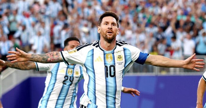 Lionel Messi celebró uno de sus tres goles en la victoria de Argentina sobre Argelia durante el Mundial 2026. Foto: @Argentina en X