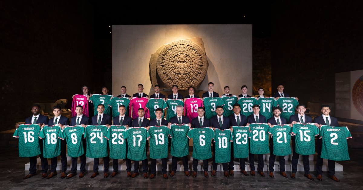 La Selección Mexicana posó frente a la Piedra del Sol durante su fotografía oficial rumbo al Mundial 2026. Foto: @miseleccionmx en X