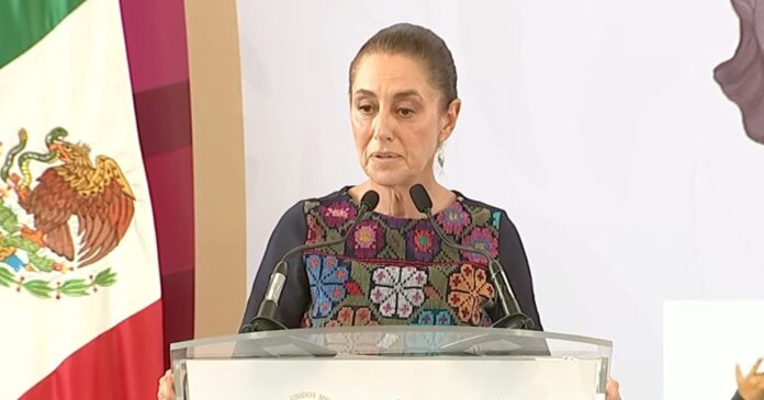 La presidenta Claudia Sheinbaum defendió que cualquier investigación contra funcionarios mexicanos debe realizarse conforme a las leyes e instituciones nacionales. Foto: Tomada de YouTube Gobierno de México