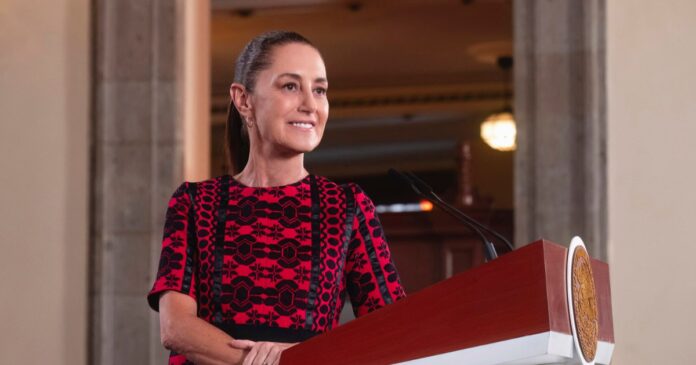 La presidenta Claudia Sheinbaum analiza si acudirá al Zócalo o a una sede alterna para seguir el partido inaugural del Mundial 2026 debido a las protestas previstas en la Ciudad de México. Foto: Gobierno de México